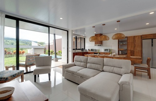 Aguas termales de Arenal Villa | Villa Heliconia by Arenal Heights