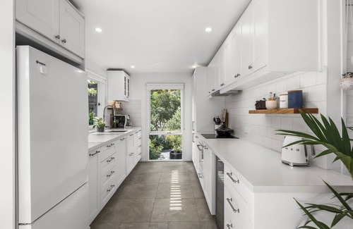 Anglesea Casa | Private Villa Style with Poolside Luxury!