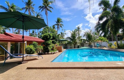 Looc Villa | Private Villa w/pool, wifi, videoke & kitchen access
