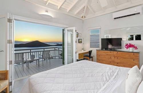 Culebra Pueblo Cama Y Desayuno | Private villa with balcony overlooking the most spectacular sunsets in Culebra