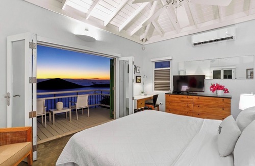 Culebra Pueblo Cama Y Desayuno | Private villa with balcony overlooking the most spectacular sunsets in Culebra