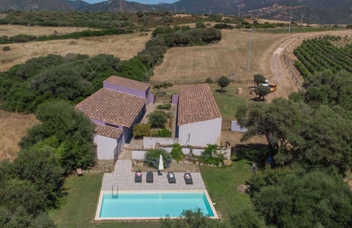 Viddalba Casa | Casa de vacaciones privada con WIFI, piscina privada, A/C, TV, patio, vista panorámica