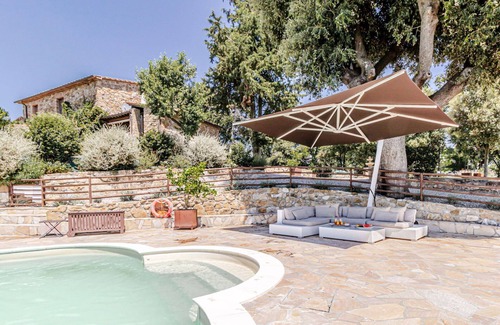 Montecatini Val di Cecina Villa | Casa de vacaciones privada con WIFI, jacuzzi, piscina privada, A/C, TV, vista panorámica