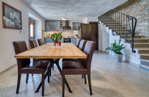 Krsan Casa | Casa de vacaciones privada con A/C, piscina privada, WIFI, TV, terraza, vista panorámica