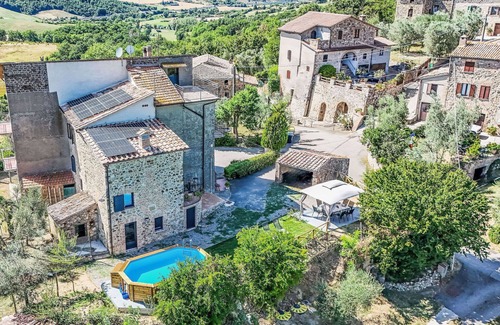 Ficulle Casa | Maravillosa casa de vacaciones privada con WIFI, jacuzzi, piscina privada, TV, patio