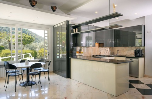 Seiano Villa | Casa de vacaciones con bañera de hidromasaje, A/C, WIFI, piscina, TV, terraza