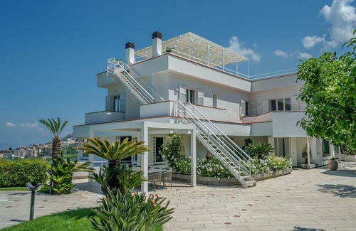 Seiano Villa | Casa de vacaciones con bañera de hidromasaje, A/C, WIFI, piscina, TV, terraza