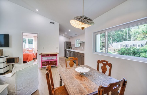 Virginia Beach Condominio | Private Virginia Beach Escape w/ Pool & Fire Pit!