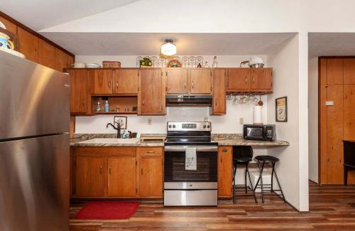 Luray Casa | Private w Screened Porch Deck & Pet-Friendly