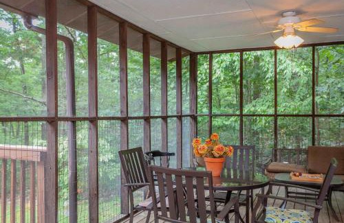 Luray Casa | Private w Screened Porch Deck & Pet-Friendly