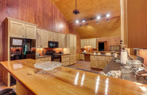 Ruffin Casa | Private Walterboro Estate w/ Deck + Fire Pit!