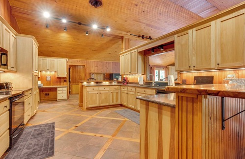 Ruffin Casa | Private Walterboro Estate w/ Deck + Fire Pit!