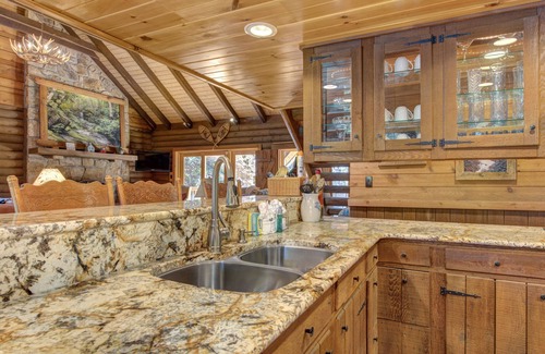 Cosby Cabina | Private waterfall view, lofty with luxury details, pool table + jetted tub