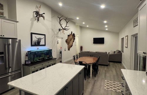 Burley Casa | Private Western Up Fit With Hot Tub & EV Charging