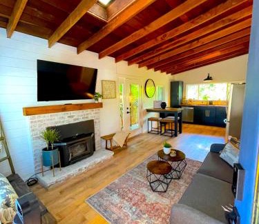 Forestville Casa | Private Wine Country-River Bungalow! Sunny Treetop Views - Pets Stay Free