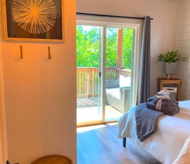 Forestville Casa | Private Wine Country-River Bungalow! Sunny Treetop Views - Pets Stay Free