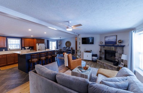 Baileys Harbor Casa | Private wooded lot- Updated Baileys Harbor Home