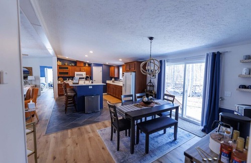 Baileys Harbor Casa | Private wooded lot- Updated Baileys Harbor Home