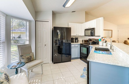 Sebastian Highlands Casa | Private Yard & Screened Patio: Sunny Sebastian Gem