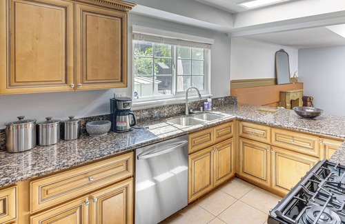 Canoga Park Casa | Private Yard w/ Pool: Bright Escape in Canoga Park