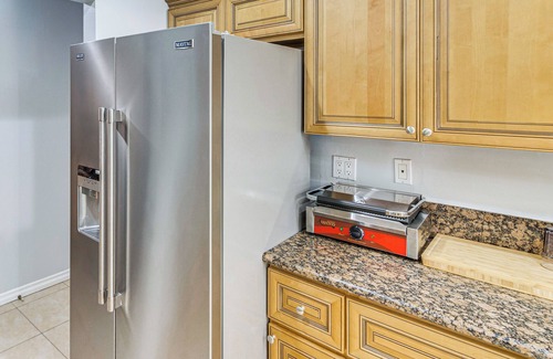 Canoga Park Casa | Private Yard w/ Pool: Bright Escape in Canoga Park