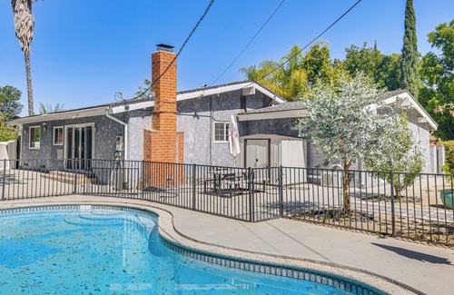 Canoga Park Casa | Private Yard w/ Pool: Bright Escape in Canoga Park