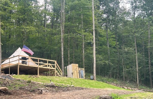 Buckhannon Cabina | Private Yurt nestled in the heart of the country. Relaxation awaits you!