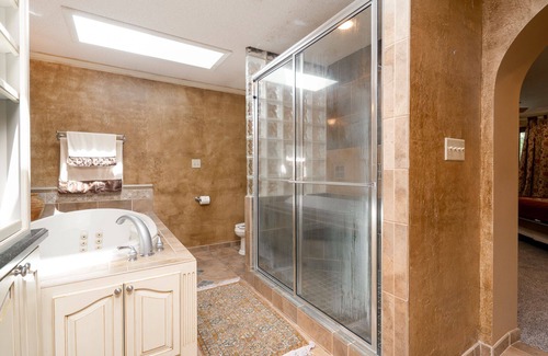 Webster Casa | Privated 3 acreage wood retreat near 30 Restraunts