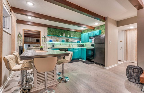 Johnson City Casa | PrivateOasis Grill-Firepit-Private Hike-Gameroom-DTJC-King-Queen-2Futons-I26ETSU