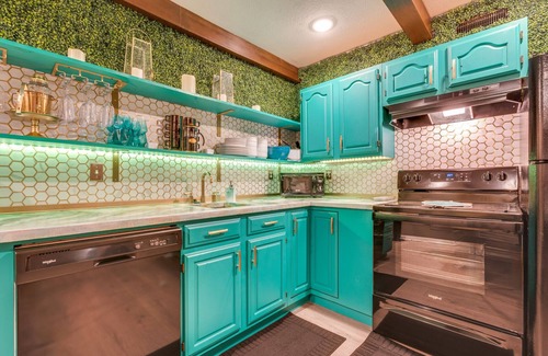 Johnson City Casa | PrivateOasis Grill-Firepit-Private Hike-Gameroom-DTJC-King-Queen-2Futons-I26ETSU
