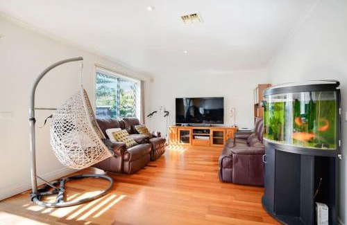 Narre Warren South Casa | Prized Home Away from Home in Enviable Location