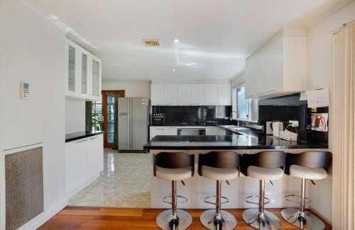 Narre Warren South Casa | Prized Home Away from Home in Enviable Location