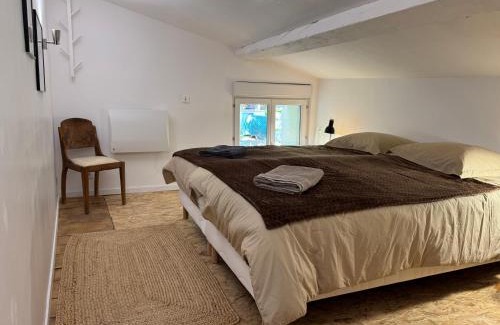 Cepie Casa | Proche Carcassone chambre avec salle de bain et WC privée Piscine salon et kitchenette partagés avec voyageurs