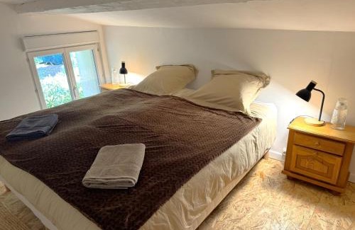 Cepie Casa | Proche Carcassone chambre avec salle de bain et WC privée Piscine salon et kitchenette partagés avec voyageurs