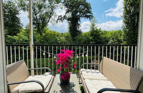Chantiers Apartamento | Proche Château de Versailles avec balcon vu sur une forêt et parking gratuit pour 5 personnes maximum