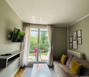 Chantiers Apartamento | Proche Château de Versailles avec balcon vu sur une forêt et parking gratuit pour 5 personnes maximum