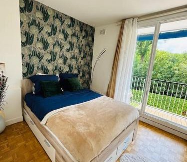 Chantiers Apartamento | Proche Château de Versailles avec balcon vu sur une forêt et parking gratuit pour 5 personnes maximum