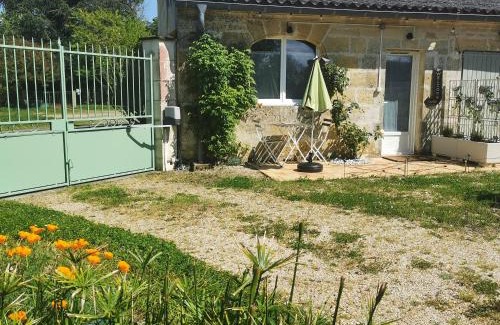 Sainte-Terre Casa | Proche Saint-Émilion, confortable gîte rénové avec terrasse - 2 personnes