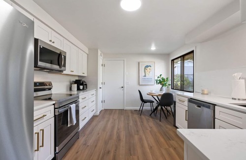 Pleasant Valley Casa | Professionally designed & furnished 4-bedroom house in Mt Vista, Ridgefield