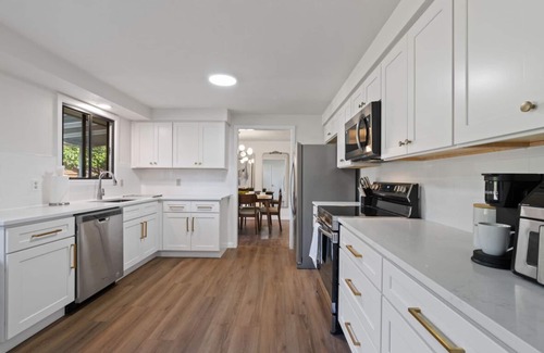 Pleasant Valley Casa | Professionally designed & furnished 4-bedroom house in Mt Vista, Ridgefield