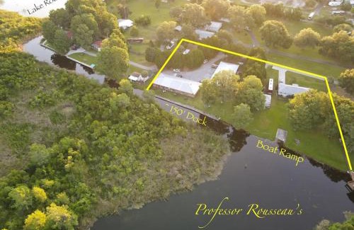 Crystal River Apartamento | Professor Rousseau's Tiki Hideaway