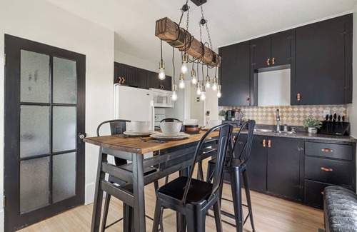 East Kootenay Apartamento | Prohibition | Heritage Suite |Sleeps 10 | Downtown