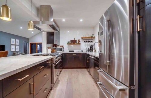 Hollywood Hills West Casa | Projector | Pool Table | 15min DT | Pets OK | BBQ