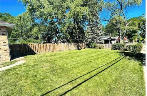 Arlington Heights Casa | PROMO 10% WEEKLY 15% MONTHLY DISCOUNT 2-Car Garage Cal King Bed Fenced Yard