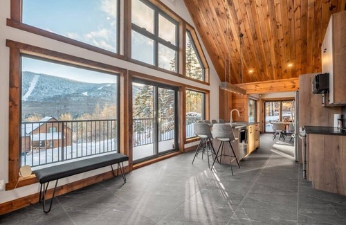 Saint-Philemon Casa | Promontoire-29 | Mountain chalet with a hot tub|