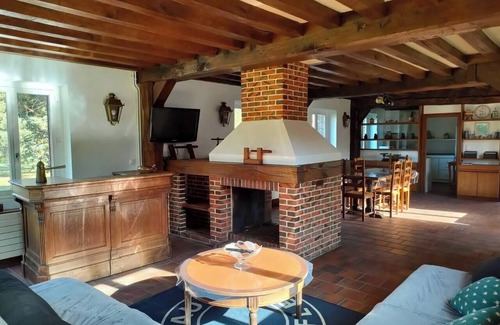 St-Christophe-sur-Avre Casa | Property with two houses/sleeps 24