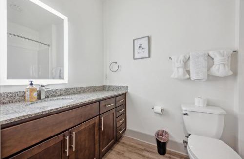 Farragut Apartamento | Properties By Preston I 2bd2bth Beauty I Parking