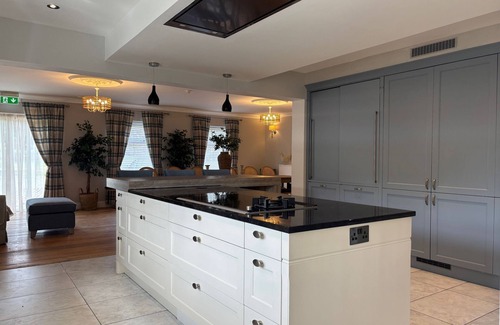 Clifden Cabaña | Property 490 - Clifden - sleeps 25 guests in 10 bedrooms