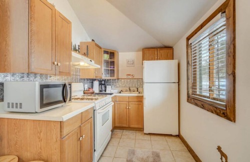 Lake George Cabina | Prospector Cabin - Kitchen included