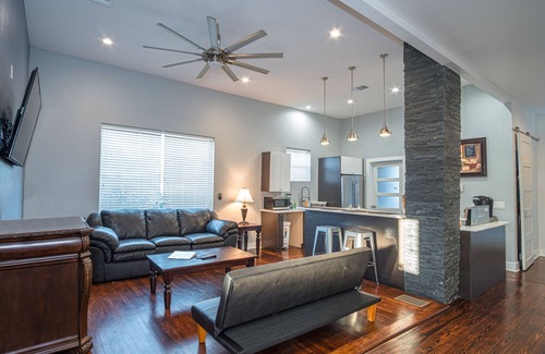 Near East Side Casa | Prosperity Place Remodeled 3br 2ba Near Downtown